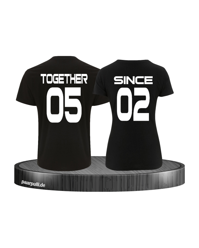 schwarzes T-Shirt bedruckt mit weiß Together since