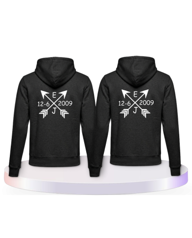 Gemeinsamer Look: Arrows mit Initialen und Datum Hoodies | Paarpulli