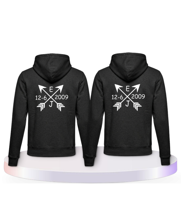 Gemeinsamer Look: Arrows mit Initialen und Datum Hoodies | Paarpulli