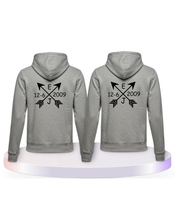 Gemeinsamer Look: Arrows mit Initialen und Datum Hoodies | Paarpulli
