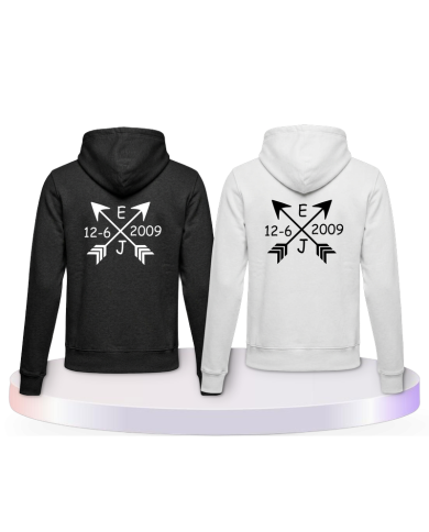 Gemeinsamer Look: Arrows mit Initialen und Datum Hoodies | Paarpulli