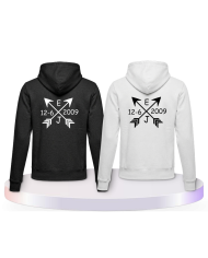 Gemeinsamer Look: Arrows mit Initialen und Datum Hoodies | Paarpulli