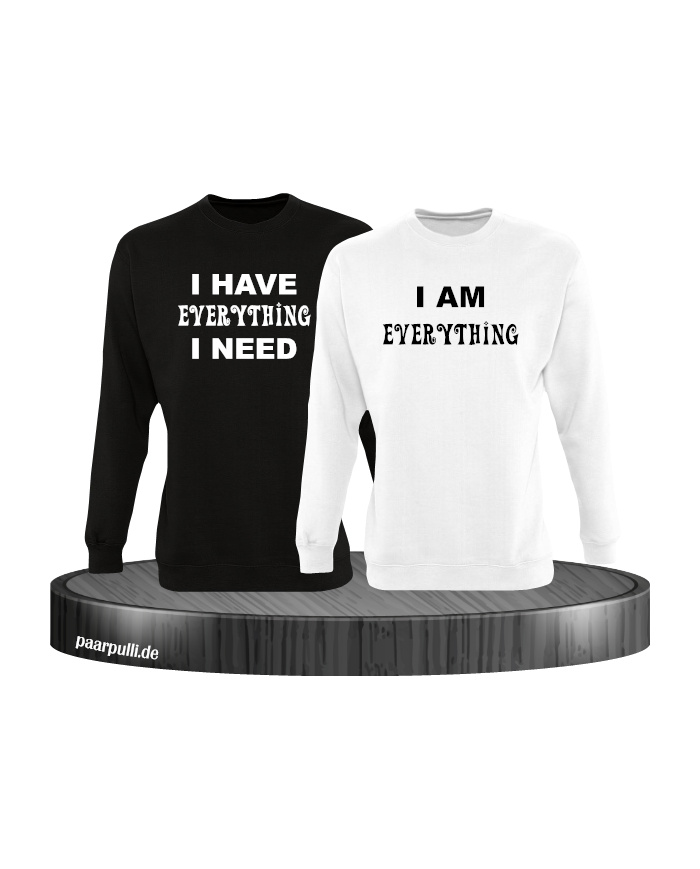 I have everything i need und i am everything partnerlook sweatshirts in schwarz-weiß