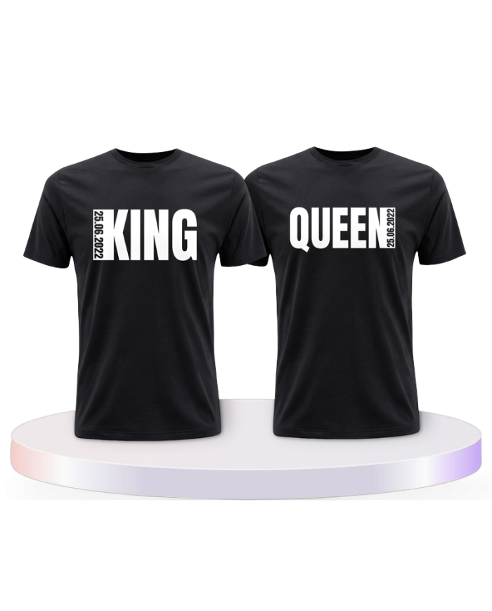King und Queen mit seitlichem Wunschdatum Pärchen T-Shirts | Paarpulli