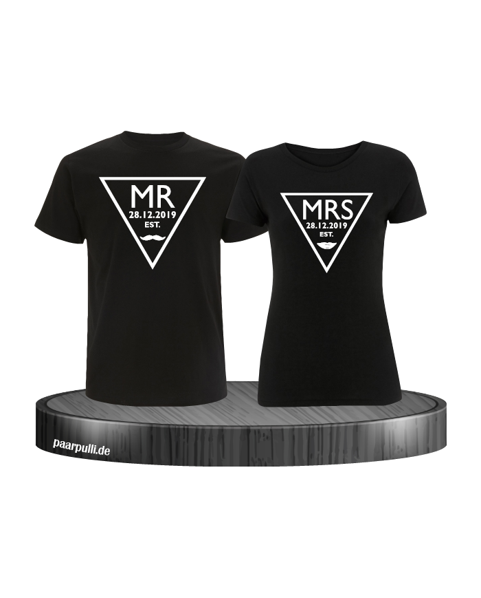 Mr. und Mrs. mit Wunschdatum Partnerlook T-Shirts in schwarz