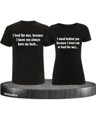 T-Shirts für Pärchen bedruckt mit I lead the way und I stand behind you in schwarz